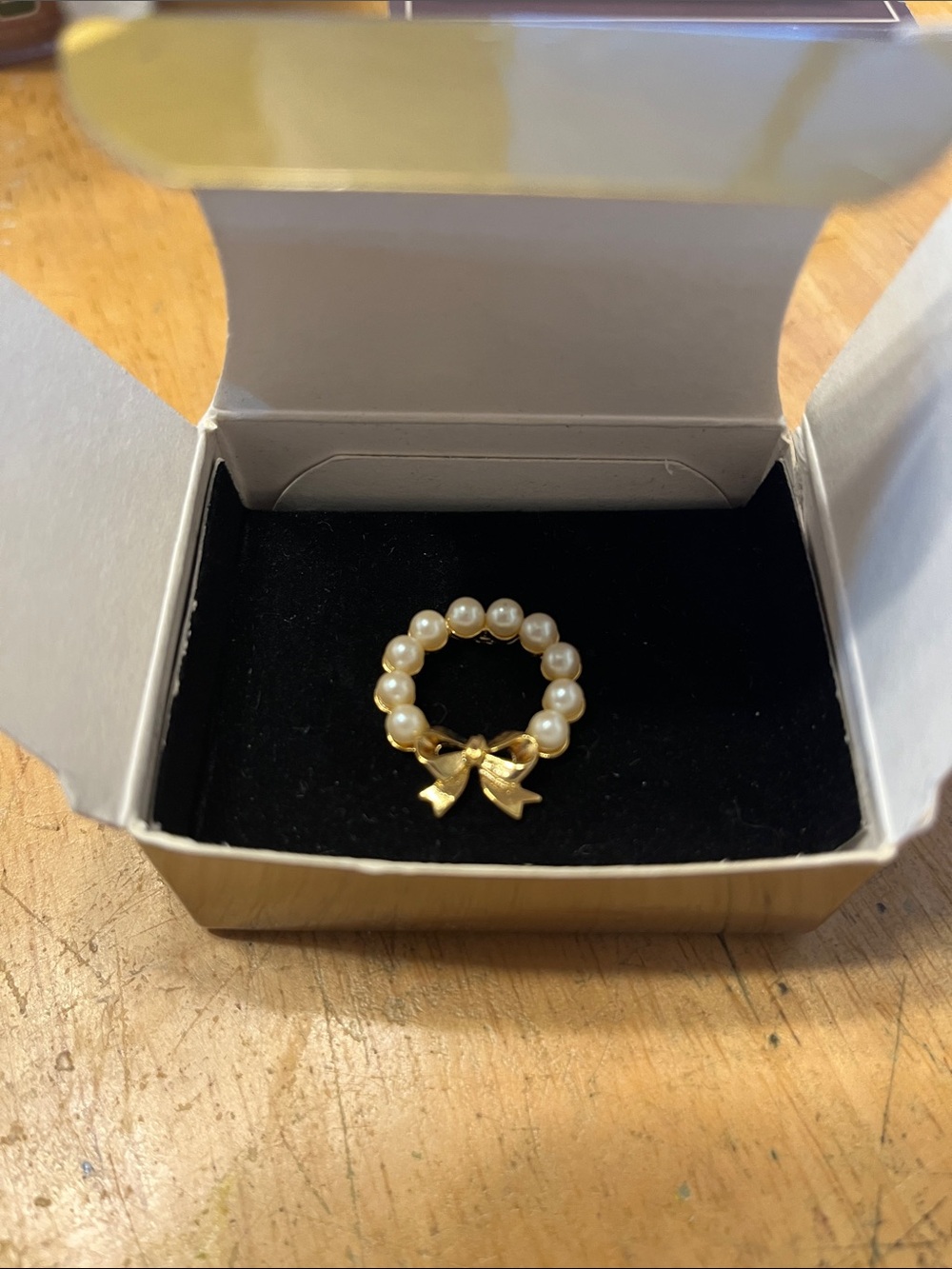 Vintage Avon Gold Pearl Beaded pin with Bow Accent - Women's Jewelry New